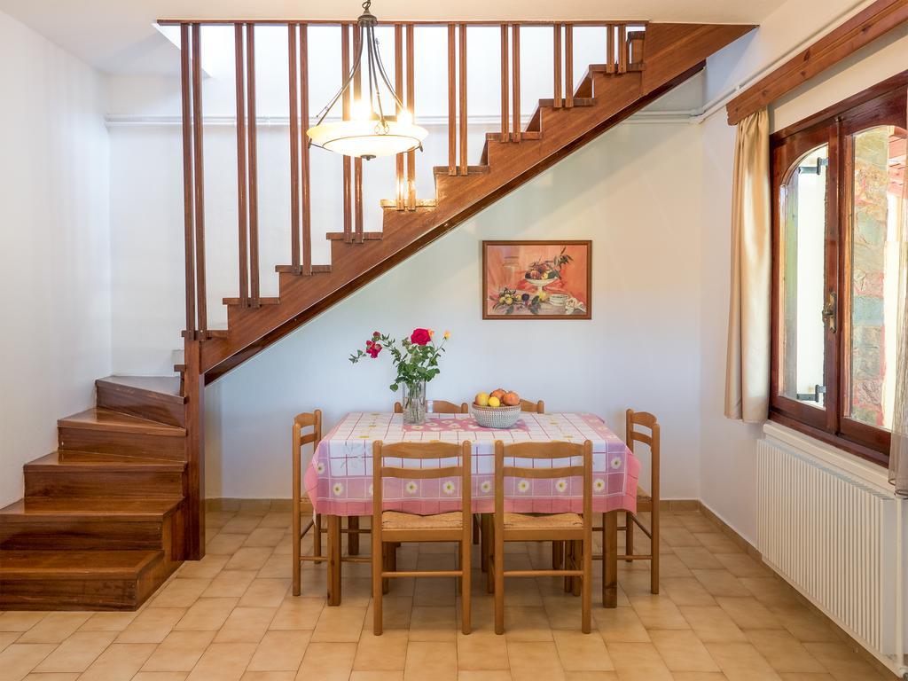 Romantic Corner Maisonette Houses スタロス エクステリア 写真