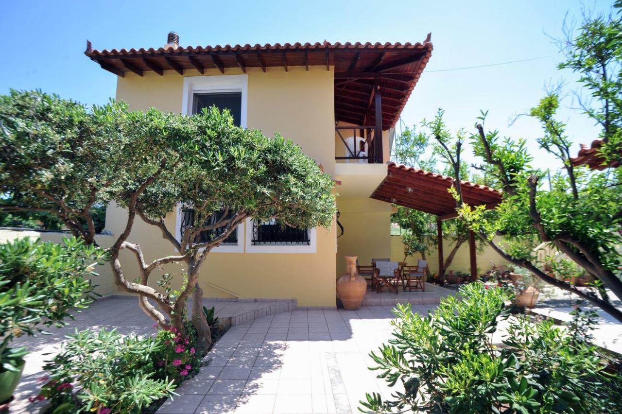 Romantic Corner Maisonette Houses スタロス 部屋 写真