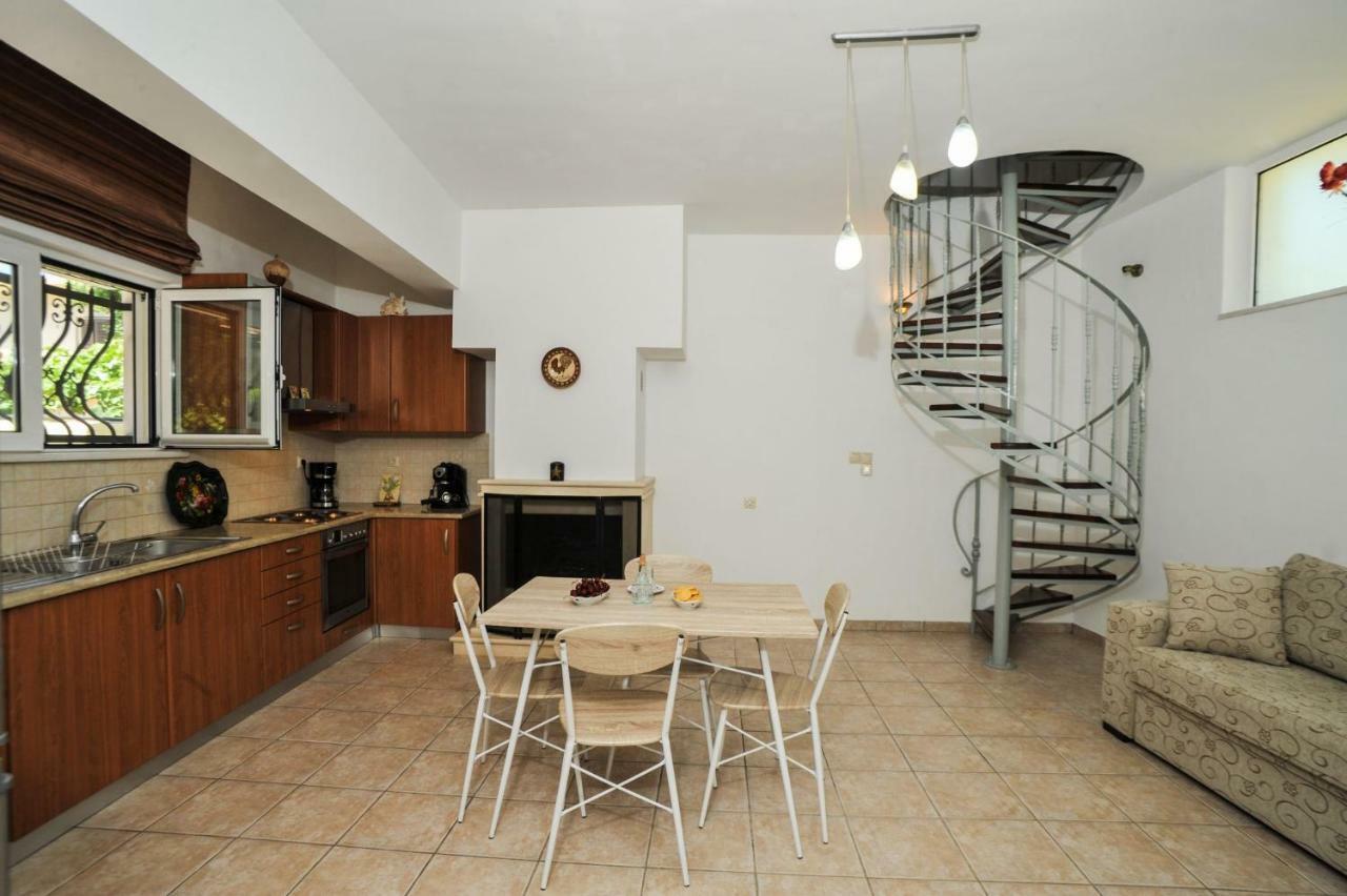 Romantic Corner Maisonette Houses スタロス エクステリア 写真