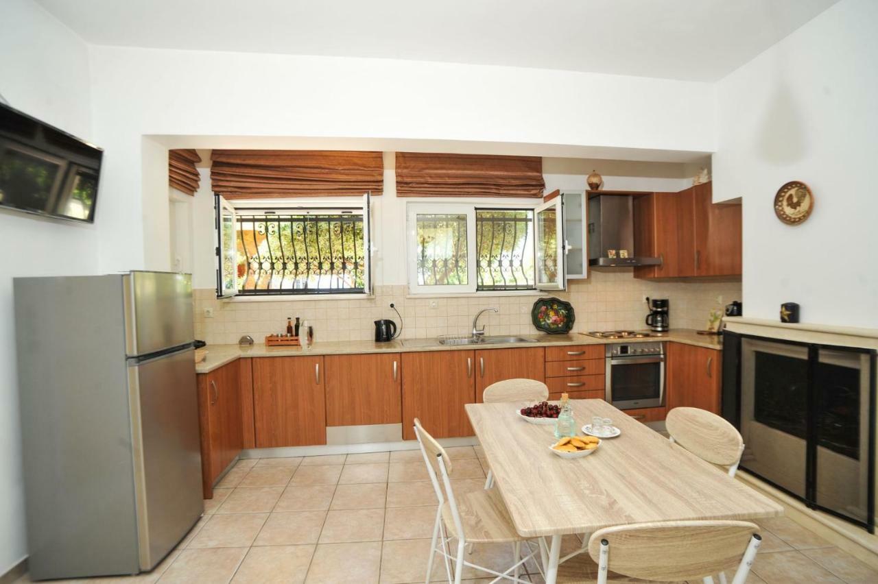 Romantic Corner Maisonette Houses スタロス エクステリア 写真